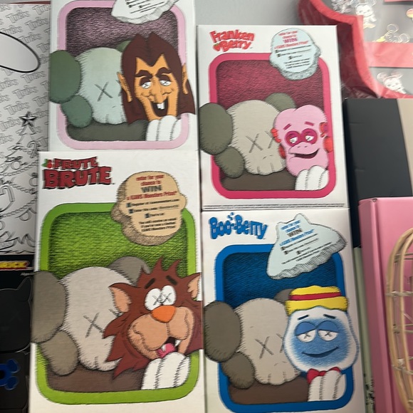 Kaws X Frankenberry x Count Chocula x Boo Berry x Frute Brute set - Picture 4 of 4